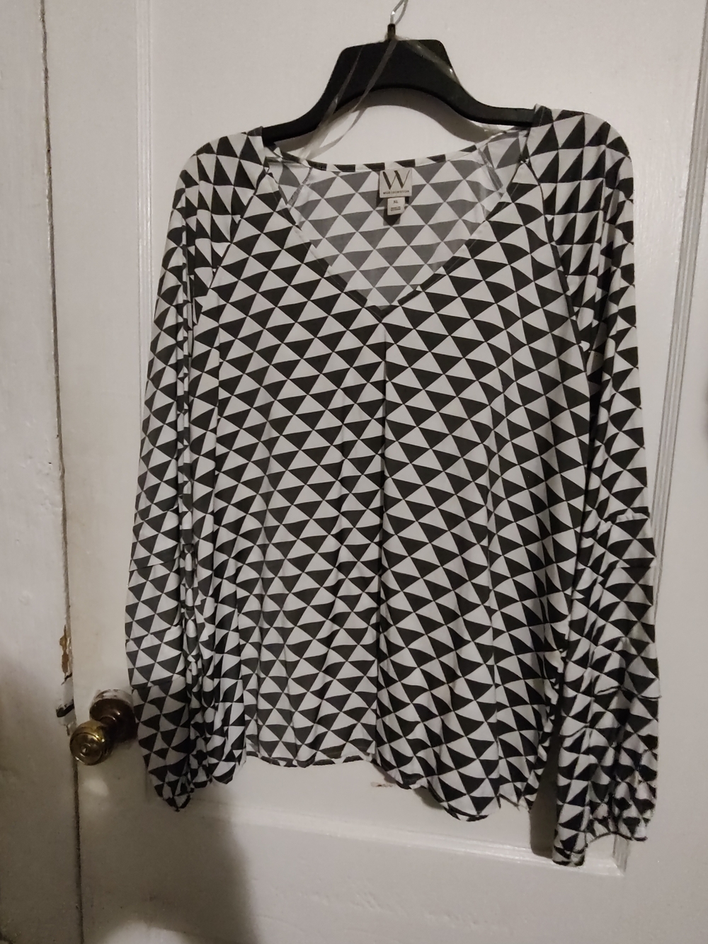 Worthington Black & White Geometric V-Neck Blouse